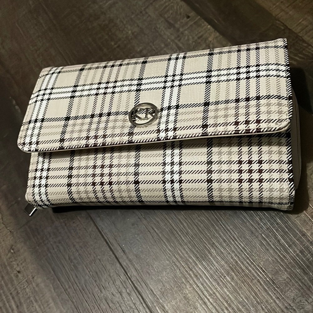 Plaid wallet